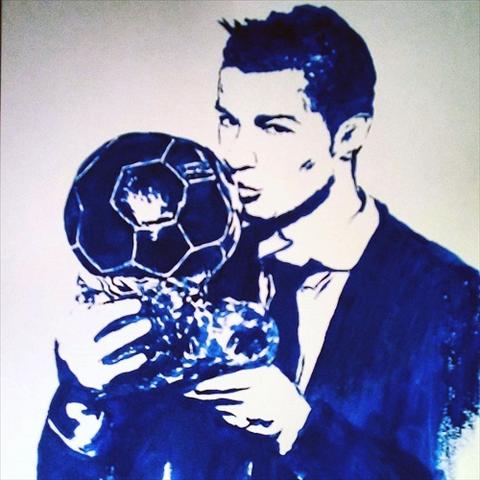 Ronaldo duoc fan nu ve bang… nguc hinh anh