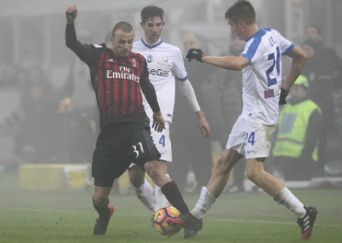 Tong hop AC Milan 0–0 Atalanta (Vong 17 Serie A 201617) hinh anh
