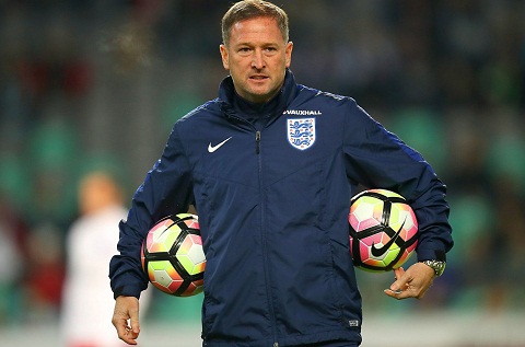 HLV Conte đau lòng khi mất cánh tay phải đắc lực