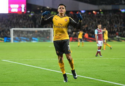 Lap hattrick trong 14 phut, Alexis Sanchez di vao lich su Arsenal.