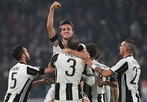 Juventus 3-1 Atalanta Vui dap hien tuong, cung co ngoi dau hinh anh