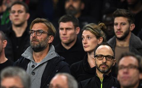 Thầy trò Liverpool rầm rộ kéo nhau đến xem Barcelona