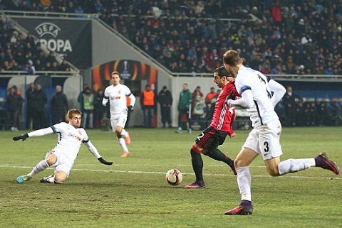 Lập siêu phẩm cứu M.U, Mkhitaryan không quên cảm ơn Rooney