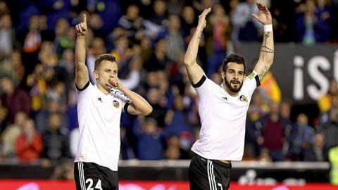Valencia 2-1 Espanyol Rot cuc, Gary Neville cung biet thang o La Liga hinh anh