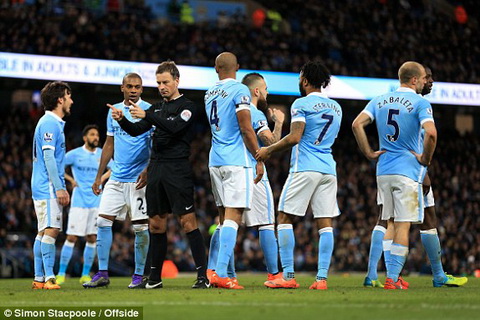 Man City sa sút: Sử cũ lặp lại