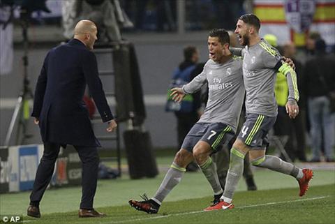 Thay tro Zidane co chuyen di an lanh
