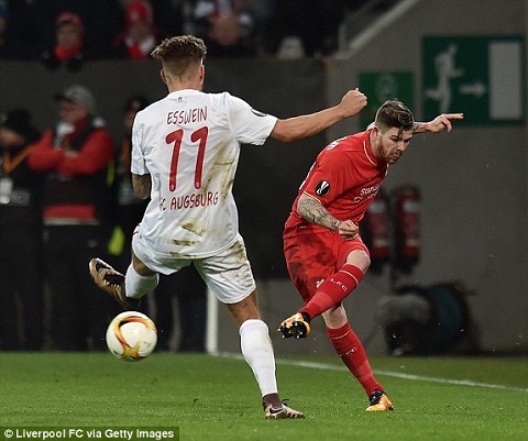 Augsburg 0-0 Liverpool Thay tro Klopp chet hut tren dat Duc hinh anh 5