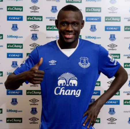 Niasse ra mat tai Everton