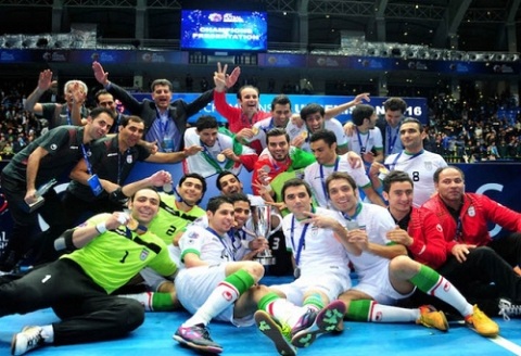 Danh bai Uzbekistan, tuyen Iran lan thu 11 vo dich Futsal chau A hinh anh