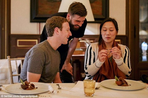 Trung ve Pique an toi than mat voi vo chong Mark Zuckerberg hinh anh
