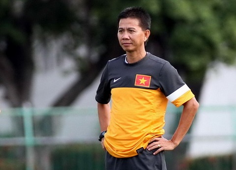 HLV Hoang Anh Tuan dang la thuyen truong cua U19 Viet Nam