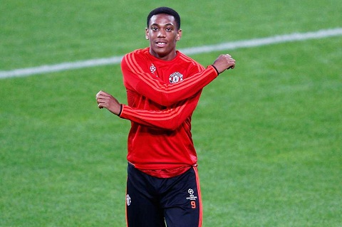 HLV Van Gaal thở phào với Martial, không tin với Rashford