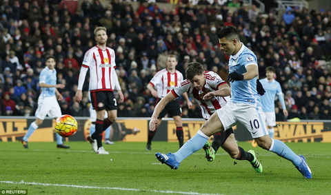 Sunderland 0-1 Man City Nhoc nhan bao ve vi tri thu 2 hinh anh