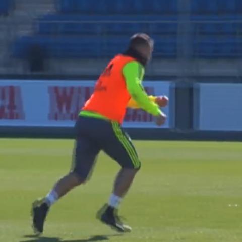 Một bài tập sút bóng của CLB Real Madrid