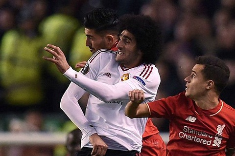 Fellaini đối diễn án phạt nặng dù được Louis van Gaal ngợi khen
