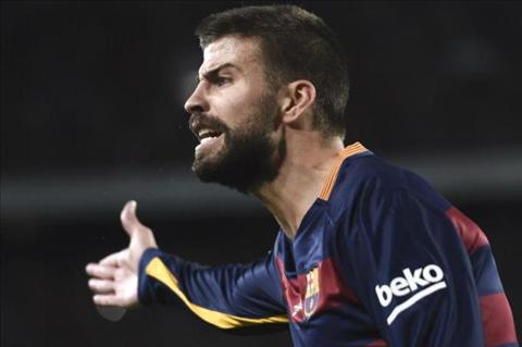 Pique lên án các đồng đội sau trận hòa Malaga