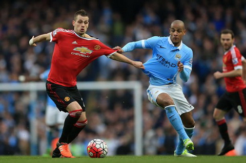 Van Gaal chẳng dám khen Schneiderlin sau chiến thắng Man City