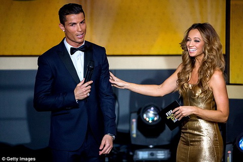 Bi mat vua duoc he lo Ronaldo tan tinh giup Neymar o gala QBV FIFA 2015 hinh anh