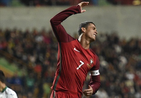 Bo Dao Nha 0-1 Bulgaria Ngay toi te cua Ronaldo va Nani hinh anh 4