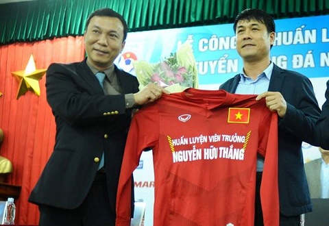 Huu Thang dan dat U23 & DT Viet Nam Doi via thay noi hinh anh