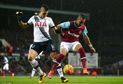 Đánh bại Ozil và Willian, sao West Ham hay nhất London mùa 2015/16