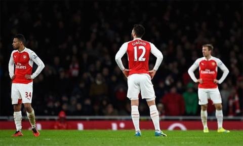Tran thua thu ba lien tiep khien giac mong vo dich dan roi xa Arsenal. Anh: AFP.