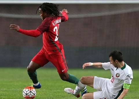 M.U đạt được thỏa thuận mua Ronaldinho mới