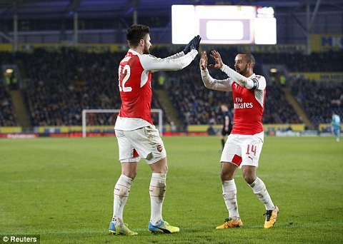 Hull City 0-4 Arsenal: Song sát Walcott-Giroud rực sáng, Pháo thủ vào Tứ kết FA Cup