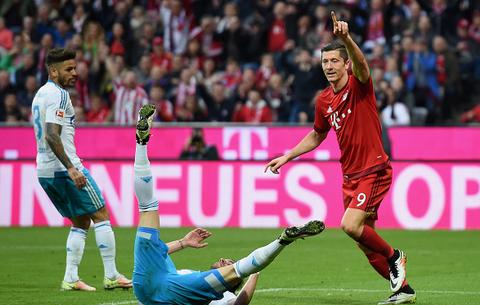 Bayern Munich 3-0 Schalke Lewandowski giai han hinh anh