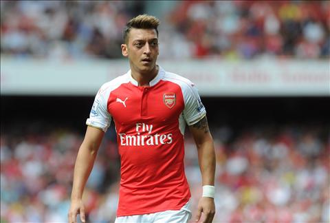 Mesut Ozil tiếp tục khiến Arsenal buồn lòng