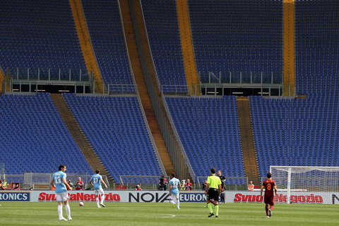 Ket qua tuong thuat tran dau Lazio vs 1-4 AS Roma vong 31 Serie A 2015 hinh anh 2