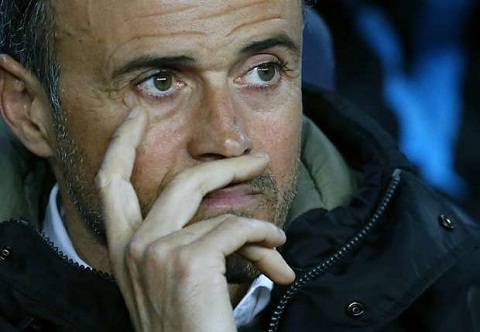 HLV Luis Enrique xấu hổ vì các cầu thủ Barca