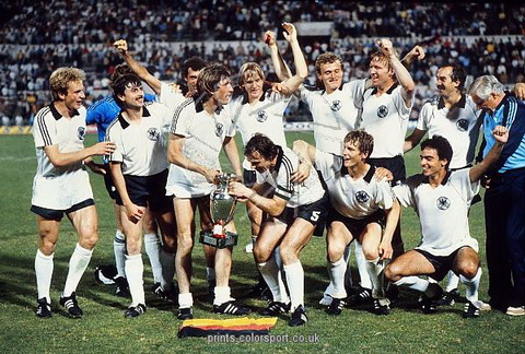 Chung ket Euro 1980 Duc 2-1 Bi hinh anh