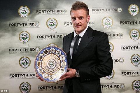 Tiền đạo Jamie Vardy nhận giải Cầu thủ xuất sắc nhất Premier League 2015/2016 của FWA