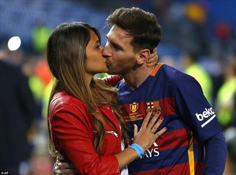 Đoạt cúp Nhà vua, Messi được bồ “thưởng nóng”