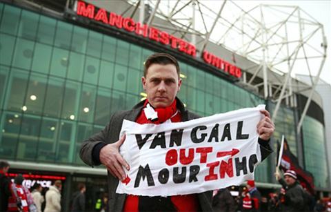 Chinh Van Gaal da day cau thu Man Utd den cho noi loan hinh anh 2