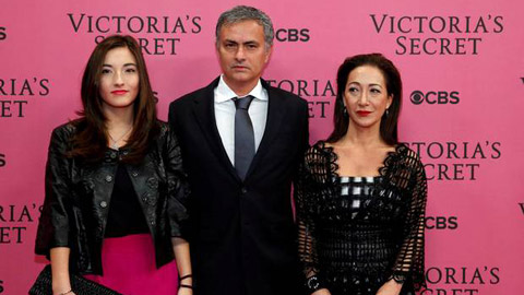 Tòm tem với cô gái Kenya, Jose Mourinho suýt bị vợ bỏ