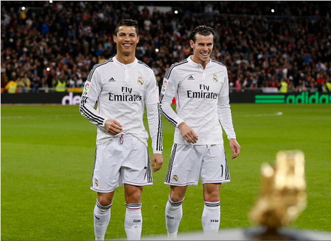 Cris Ronaldo bi con trai che chay cham hon Gareth Bale hinh anh
