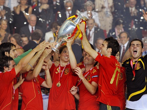 Euro 2008 Su troi day cua Tay Ban Nha va Tiki-taka hinh anh 2