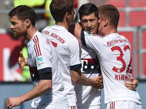 Lewandowski dat ky luc ghi ban trong ngay Bayern dang quang hinh anh