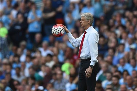 Wenger bất ngờ với cách Man City muốn “ăn gỏi” Arsenal