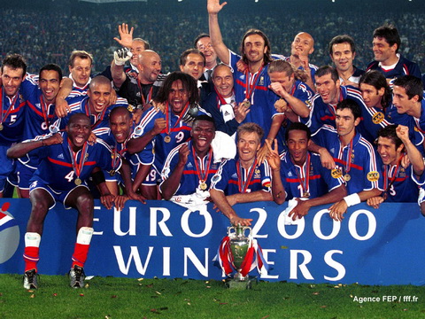 Chung ket Euro 2000 Phap 2-1 Italia hinh anh