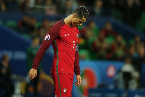 BDN hoa that vong, Ronaldo cay cu che bai loi choi cua Iceland hinh anh