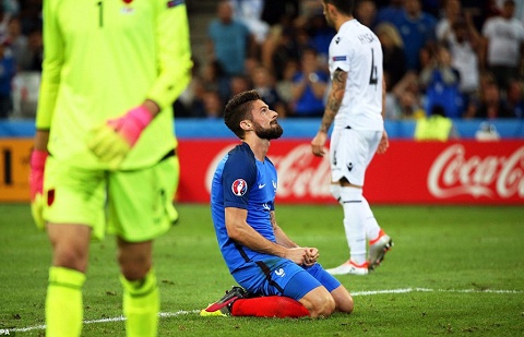 Giroud: Tôi chẳng biết gì về chiến thuật cả