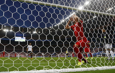 Pha phối hợp đá phạt suýt thành bàn (Phút 59, Đức vs Ba Lan)