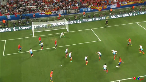 David Silva dứt điểm chệch khung thành trong vòng cấm (P60, TBN vs TNK)