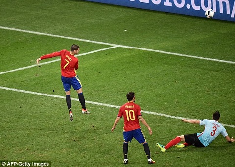 Morata đánh đầu kỹ thuật mở tỷ số trận đấu TBN vs TNK