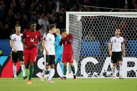 Những thống kê thất vọng của Cris Ronaldo trong ngày lập kỷ lục