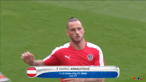 Tiền đạo Marko Arnautovic khởi động trước trận BĐN vs Áo