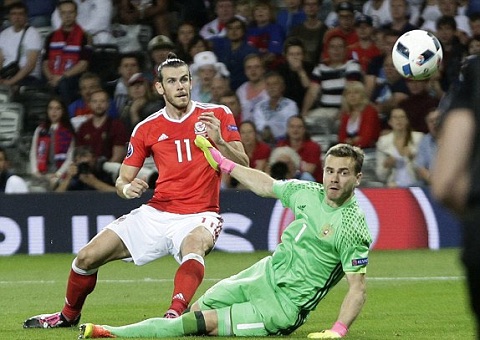 Gareth Bale pha vo ky luc 58 nam o VCK Euro 2016 hinh anh